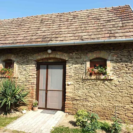 Kis Haz Apartman Zalacsány Exterior foto